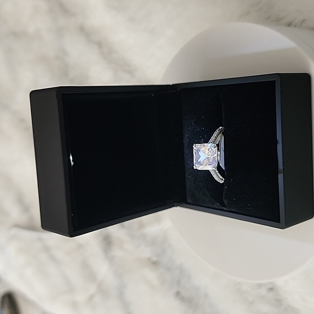 NWT CUBIC ZIRCONA SIZE-9 RING